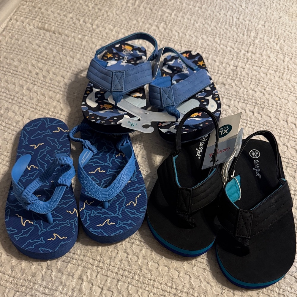 Cat & Jack Kids Blue and Black Sandals Set